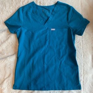 FIGS Catarina Scrub Top xs in Pacific Blue